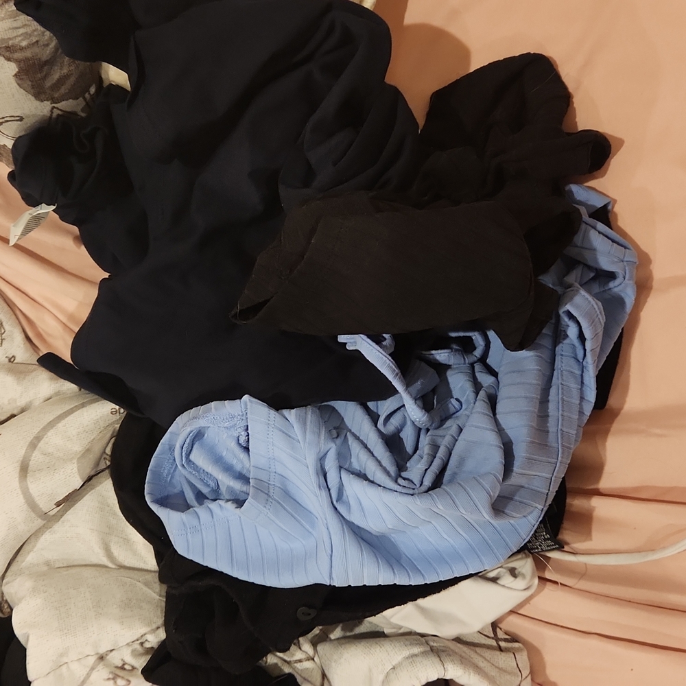 3 pack trendy shirts🫶🏼